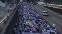 Multitudinaria marcha a favor de la vida y la familia en El Salvador. Foto: Twitter / @vida_sv.