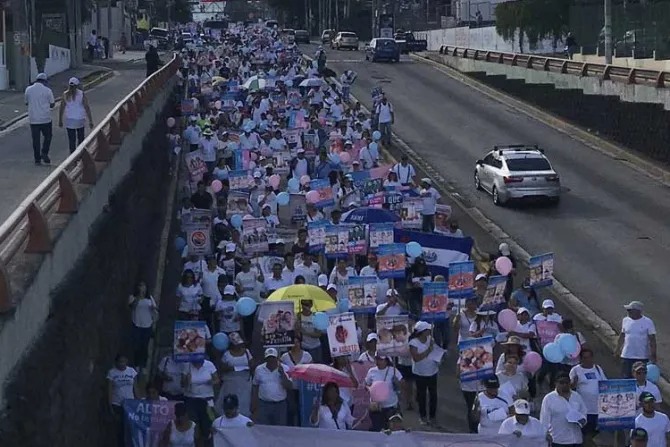 Miles marcharon a favor de la vida y la familia en El Salvador [FOTOS]