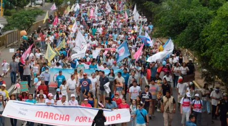 Miles vuelven a marchar por la vida en las calles de Lima en Perú