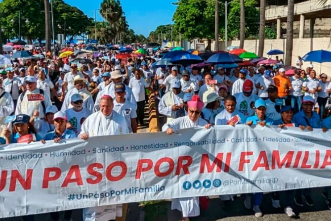 Miles de personas salen a las calles de República Dominicana para defender la familia