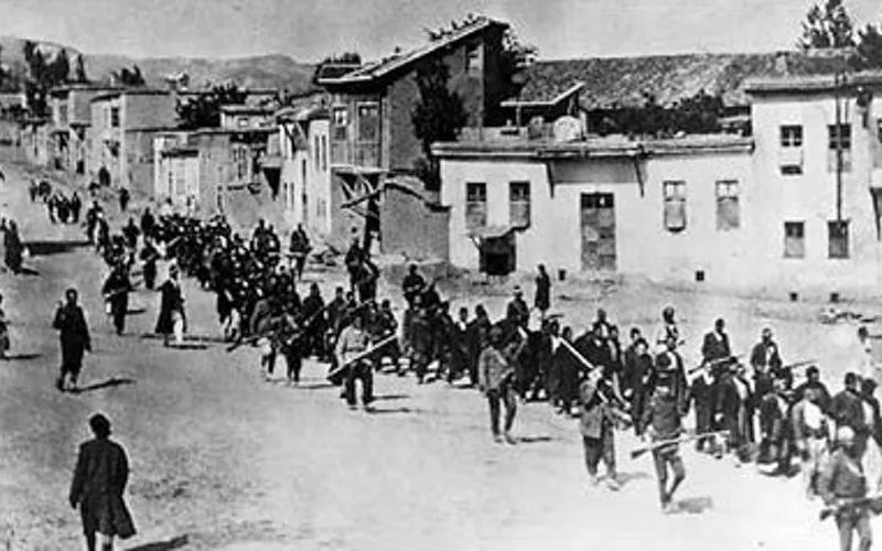 Civiles armenios trasladados a una prisión, en abril de 1915?w=200&h=150
