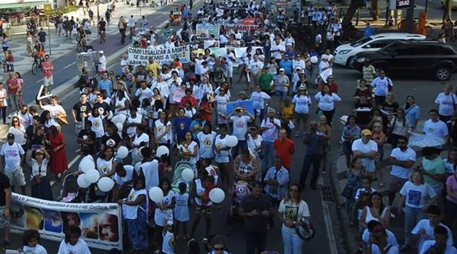 Miles participan en Marcha por la Vida en Río de Janeiro [FOTOS]