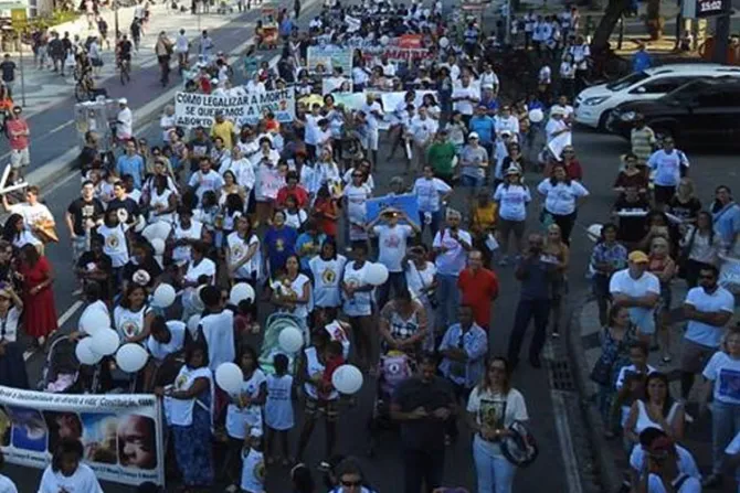 Miles participan en Marcha por la Vida en Río de Janeiro [FOTOS]