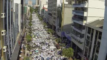 Masiva manifestación #ConMisHijosNoteMetas en Guayaquil. Foto: Captura de video / Frente Nacional por la Familia – Ecuador.