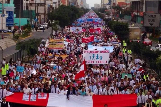 [GALERIA DE FOTOS] Miles marchan por la familia y contra “matrimonio” gay en Perú