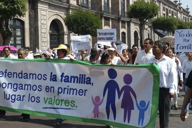 México: Marchan por la defensa de la familia en Toluca
