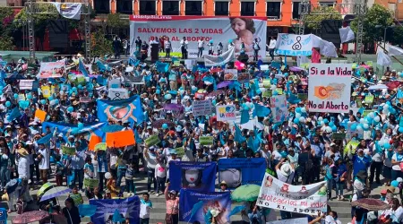 Miles marchan exigiendo a López Obrador que su partido deje de promover el aborto