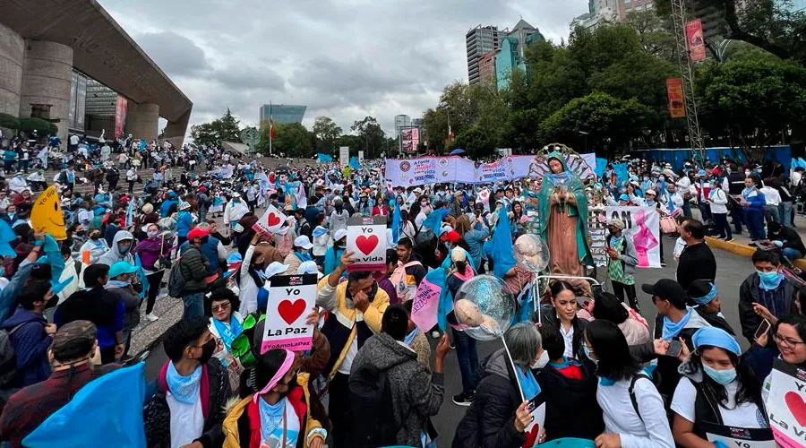 Un millón marchan en México a favor de la mujer y la vida