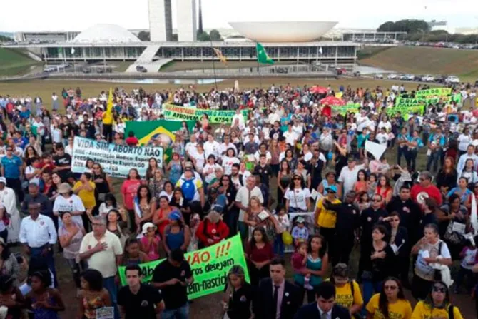 Marchan en Brasil en defensa de la vida y contra el aborto