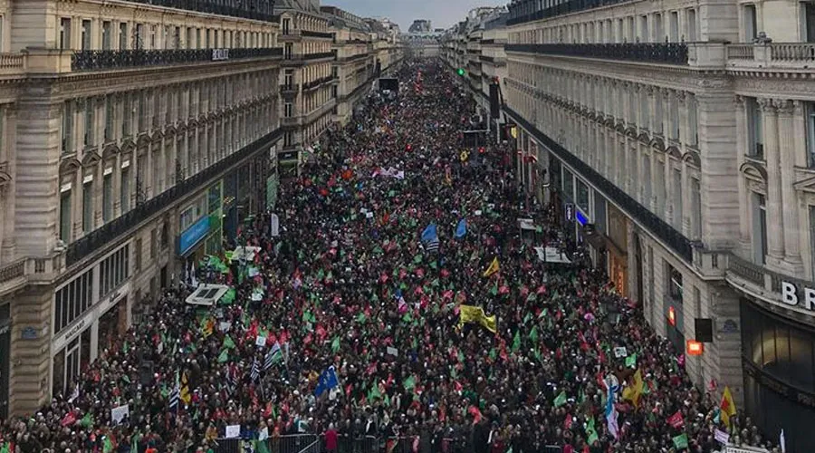 Una multitud salió a las calles de Francia el 19 de enero para manifestarse por la paternidad y en rechazo de la fecundación asistida. Crédito: Facebook La Manif pour tous