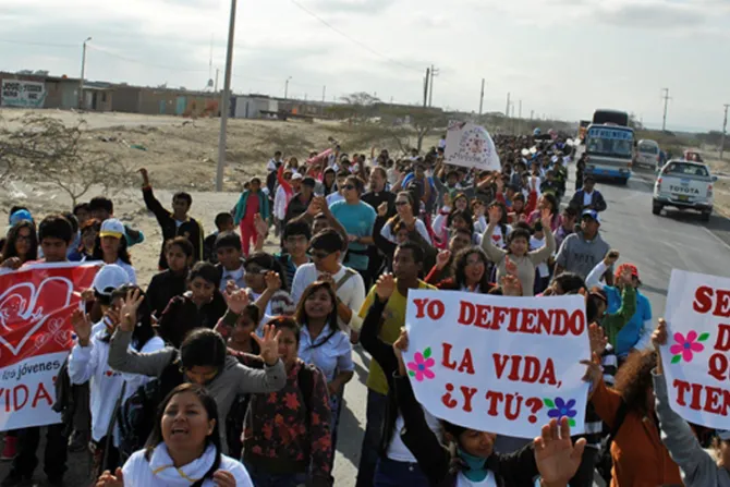 [FOTOS] Perú: Miles peregrinan por la vida y exigen derogar protocolo del aborto terapéutico