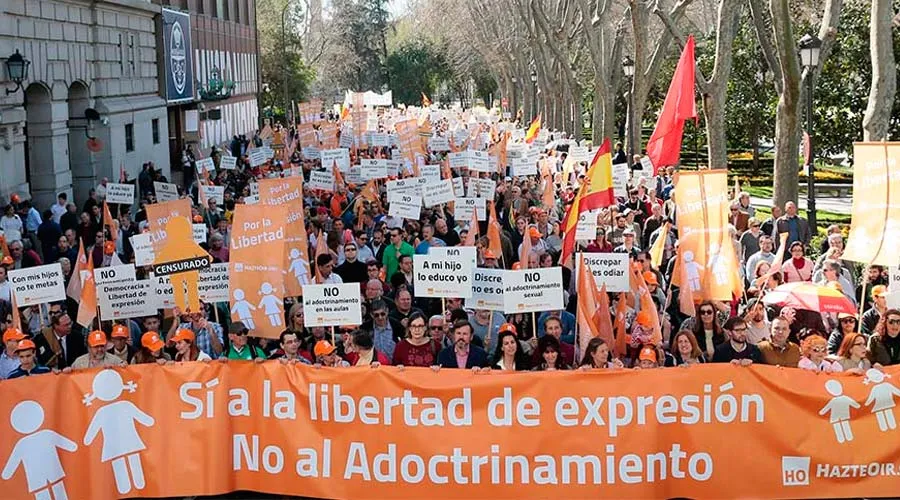 Miles de personas participan en la #ManifestaciónPorLaLibertad en Madrid / Foto: Hazteoir.org?w=200&h=150