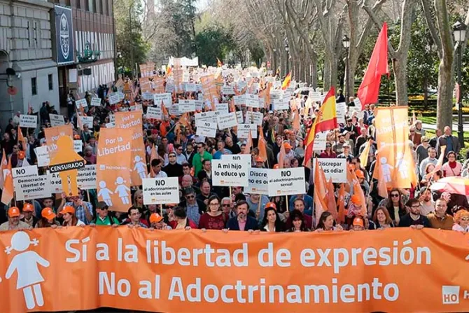 Miles participan en la #ManifestaciónPorLaLibertad en Madrid