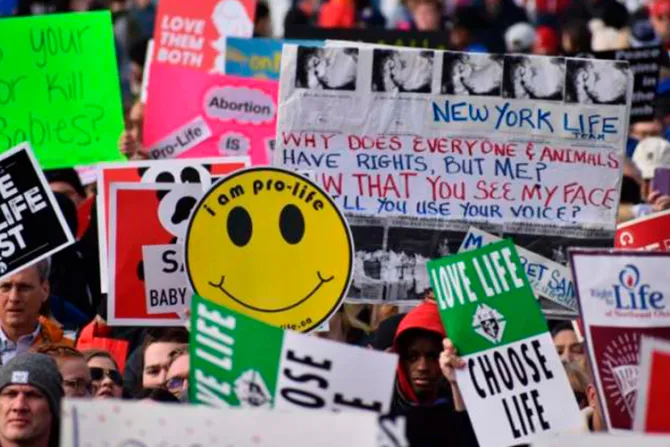 Miles marchan a favor de la vida en la segunda March for Life anual en Estados Unidos