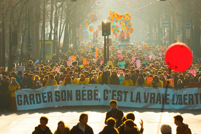 Más de 100.000 personas participan en Marcha Internacional por la Vida en París