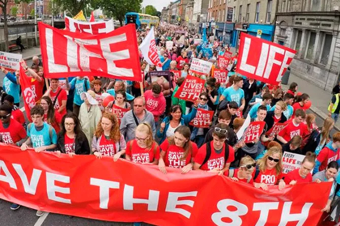 VIDEO: 80 mil marchan por la vida ante amenaza del aborto en Irlanda 