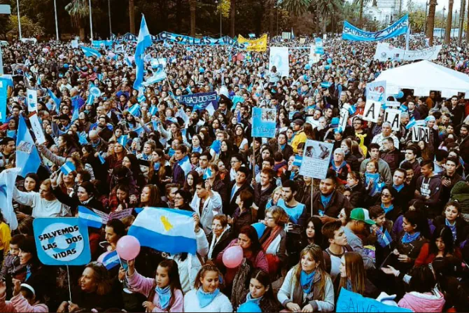 Argentina: Decenas de miles marcharon por la vida y contra despenalización del aborto
