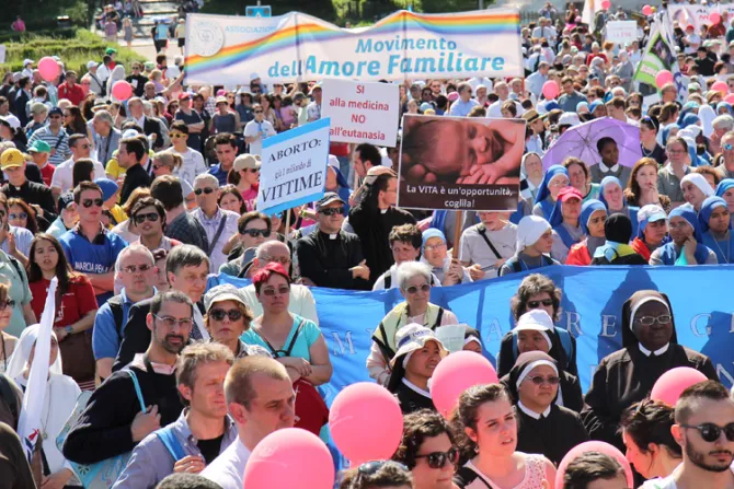 Más de 40 mil personas en Marcha por la Vida en Roma