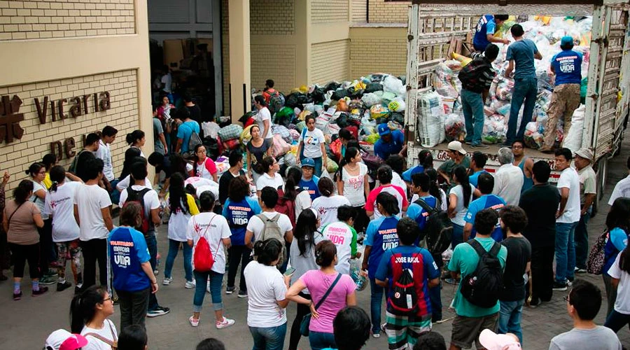 Los voluntarios recolectando y organizando la ayuda para los damnificados. Foto: Facebook Marcha por la Vida?w=200&h=150