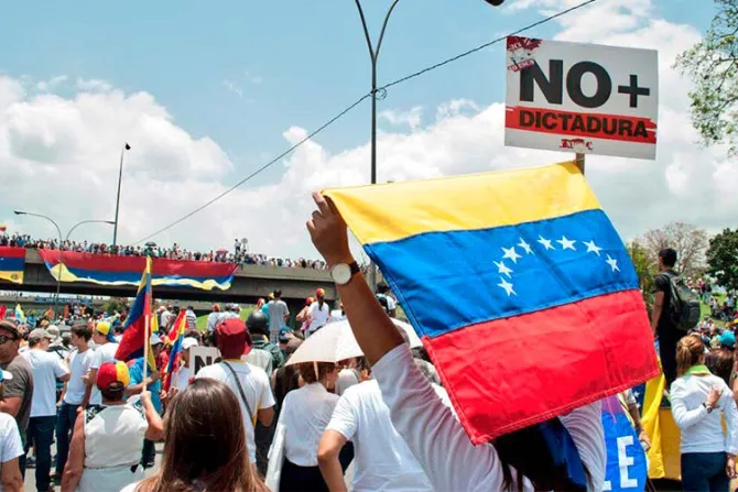 La violencia viene por la represión del Estado, advierte Cardenal en Venezuela