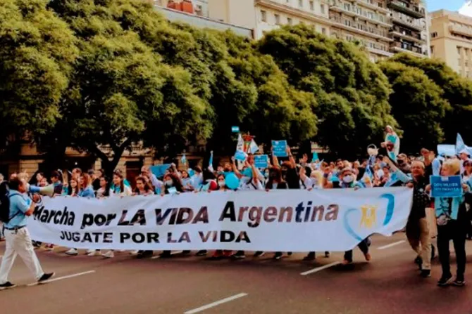 Un solo grito en Argentina: ¡Sí a la vida dice la gente, no al aborto señor presidente!
