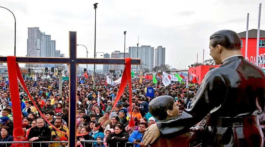 Miles de jóvenes marcharon a favor de la vida. Foto: iglesiadesantiago.cl ?w=200&h=150