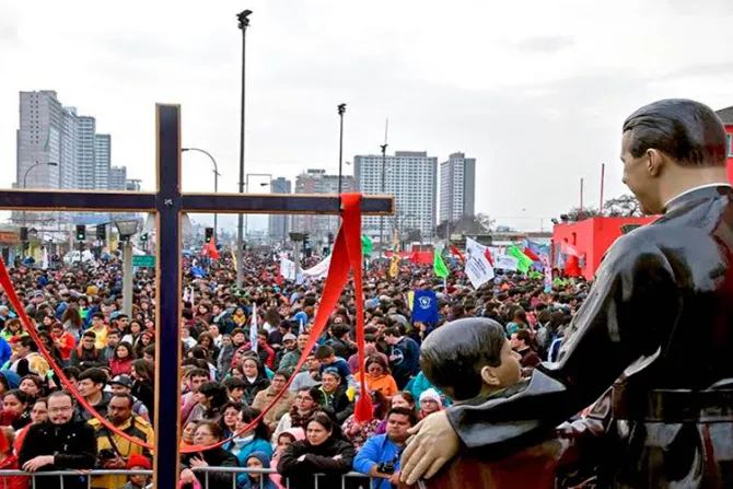 Cerca de 30 mil jóvenes salieron a las calles para manifestarse por la vida en Chile