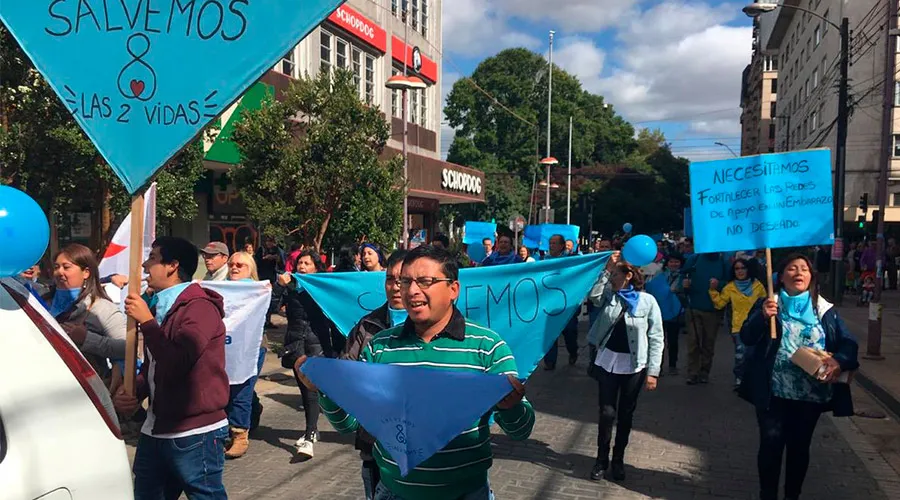 Miles marchan en defensa de la vida en varias ciudades de Chile