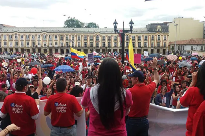 Más de 150 mil marchan por la vida y contra el aborto en Colombia