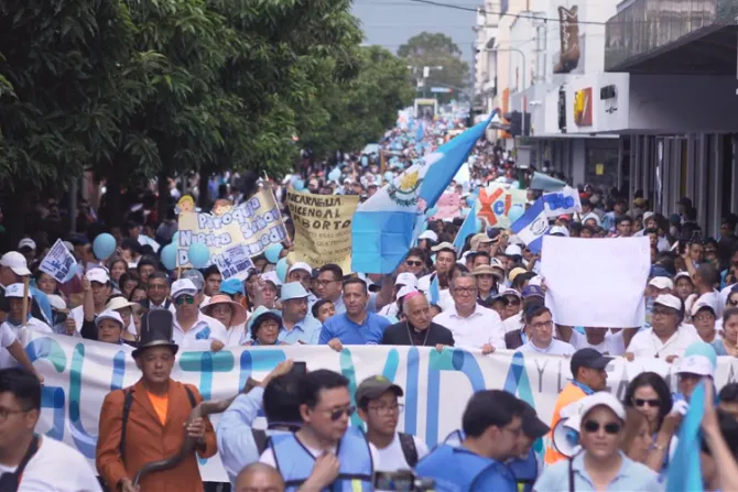 Histórico: Más de 150 mil marchan por la vida y la familia en Guatemala [FOTOS y VIDEOS]