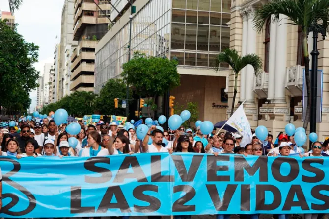 Más de 100 mil marchan por la vida y contra el aborto en Ecuador [FOTOS y VIDEOS]