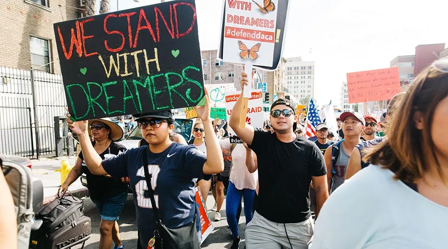 Marcha por derechos de los inmigrantes y a favor de DACA en Los Ángeles. Foto: Flickr de Molly Adams.?w=200&h=150