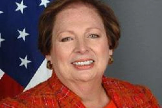 Bloquean a embajadora pro agenda gay de EEUU para El Salvador