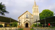 Imagen referencial / Iglesia católica María Lanakila en Lahaina, en la isla de Maui, antes de los incendios. Crédito: EQRoy / Shutterstock.com