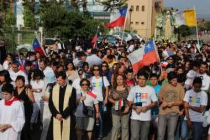 Nuestra Señora de la Reconciliación recorre calles de Santiago de Chile