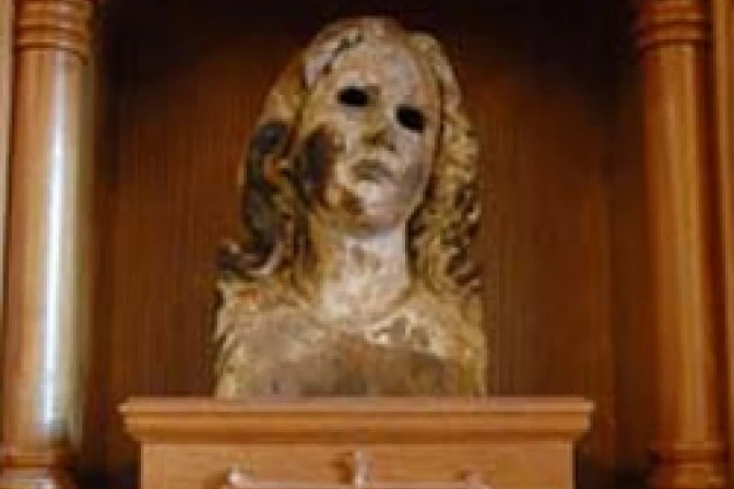 El Papa Benedicto bendice "Virgen bombardeada" de Japón