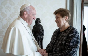 El Papa Francisco se reuniu00f3 con Mariella Enoc durante una audiencia privada en el Vaticano, el 28 de marzo de 2019. Cru00e9dito: Vatican Media 