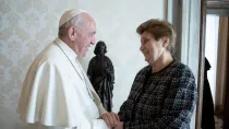 El Papa Francisco se reunió con Mariella Enoc durante una audiencia privada en el Vaticano, el 28 de marzo de 2019. Crédito: Vatican Media
