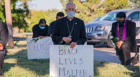 El Papa llamó a obispo que rezó por fin de la violencia racial tras muerte de George Floyd