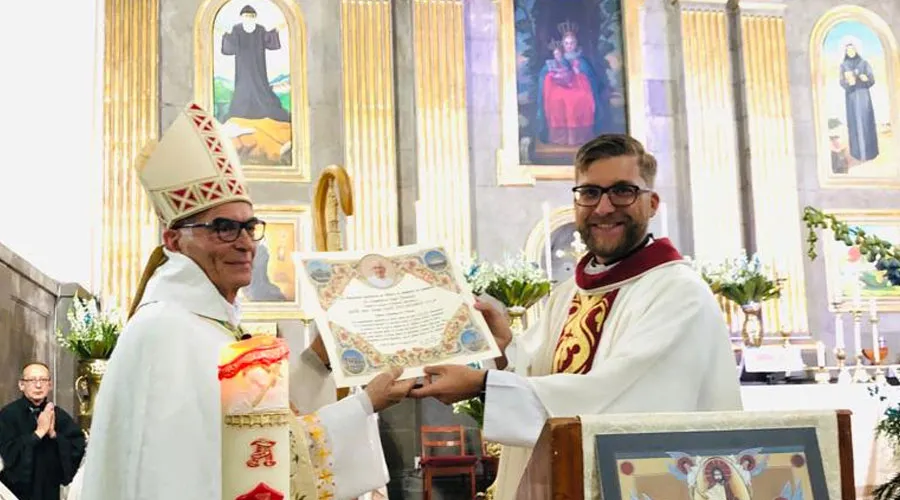 Mons Georges Miled Saad Abiyunes a la izquierda. Crédito: Maronitas de México?w=200&h=150