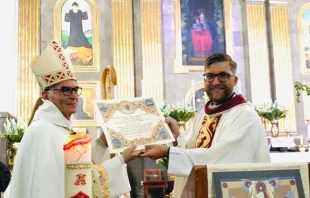 Mons Georges Miled Saad Abiyunes a la izquierda. Cru00e9dito: Maronitas de Mu00e9xico 