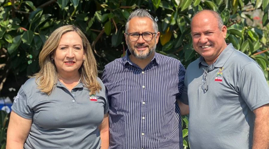 Martha Campoy y Marcos Cebreros, presidentes del Movimiento Familiar Cristiano en México, junto a con Gerardo Villegas, director del documental y director general de FamFlix. Crédito: Famflix.?w=200&h=150