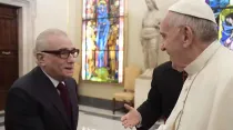 Martin Scorsese y el Papa Francisco en el Vaticano. Crédito: Vatican Media