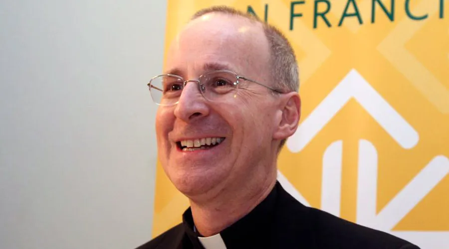 Controversial sacerdote jesuita sugiere que el Cardenal Newman era homosexual