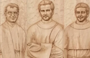 Imagen de los sacerdotes mu00e1rtires Alessandro Dordi, Miguel Tomaszek y Zbigniew Strzalkowski en Catedral de Nuevo Chimbote. Foto: David Ramos / ACI Prensa. 