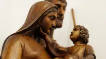 Escultura de la Virgen María y el Niño Jesús. Crédito: Lichi Mariño / Cathopic