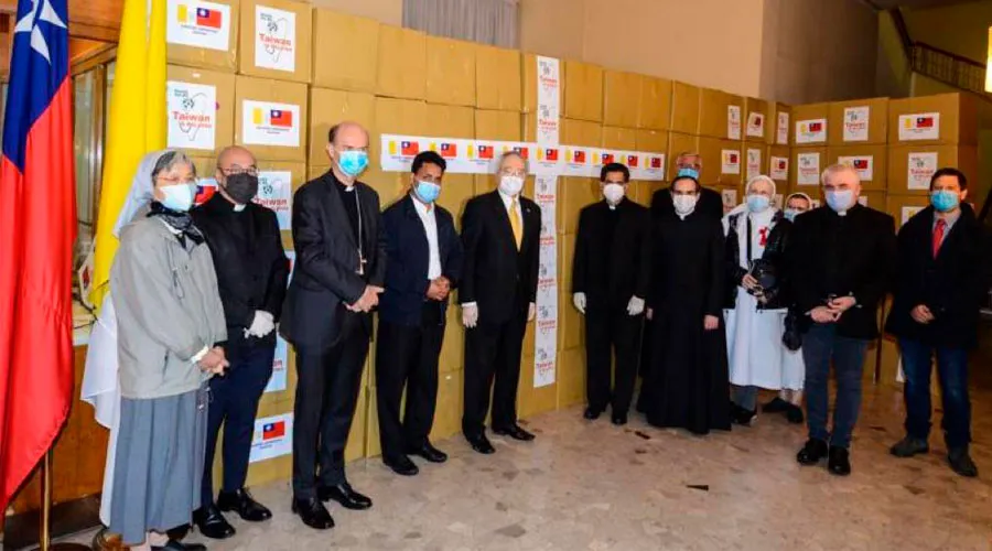 Cajas con las mascarillas donadas por Taiwán. Foto: Embajada de Taiwán ante la Santa Sede