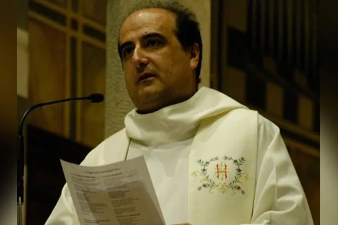 Desconocidos asaltan y golpean a sacerdote italiano en su iglesia