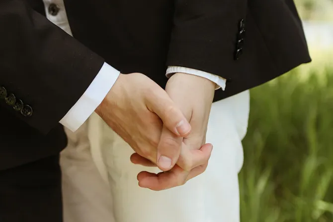 “De espaldas al pueblo” el matrimonio gay es legal en todo México