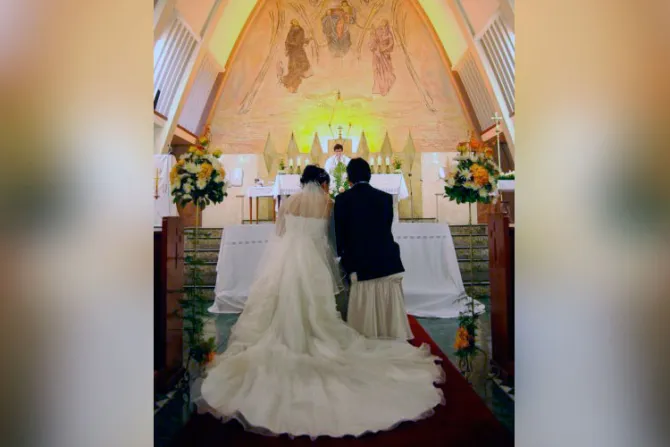 Mons. Blázquez propone al Sínodo que parejas jóvenes conozcan belleza del matrimonio